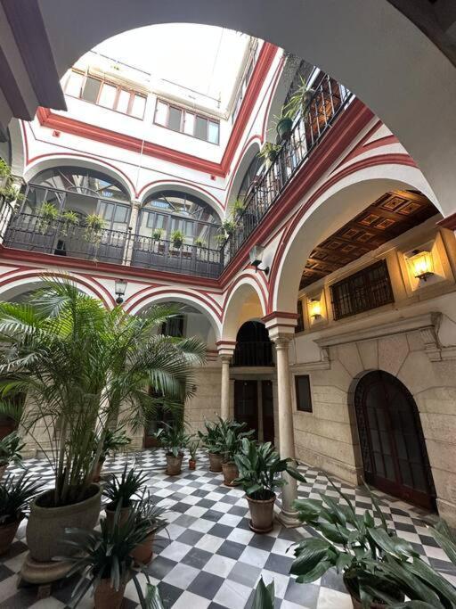Apartamento Patio Sevillano Frente Catedral エクステリア 写真